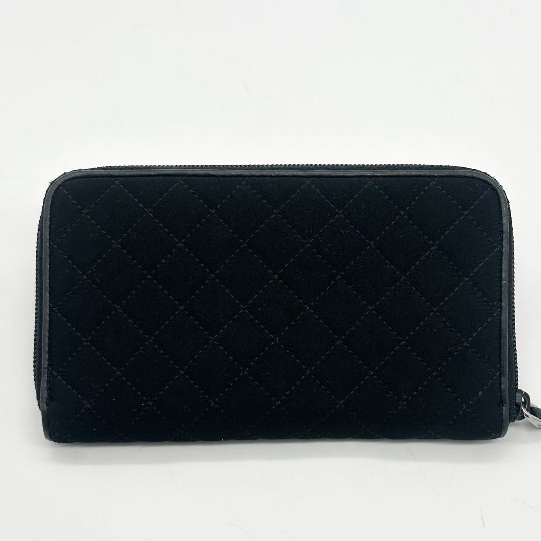 プラダ キンティング ラウンドファスナー 長財布 三角ロゴ