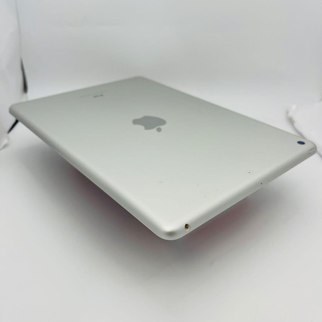 B 100% iPad 6 第6世代 128 GB Wi-Fi シルバー 本体