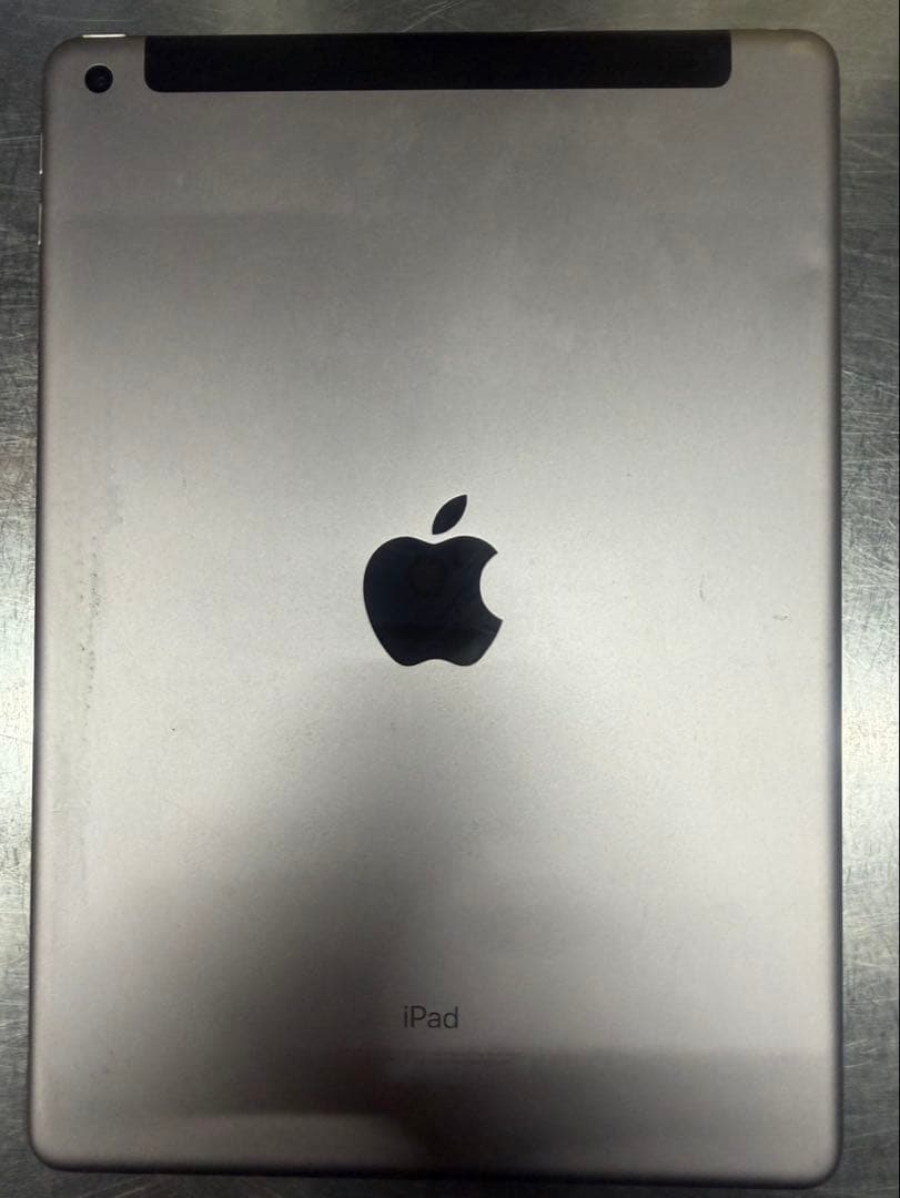 Apple iPad (第6世代) シルバー 32GB