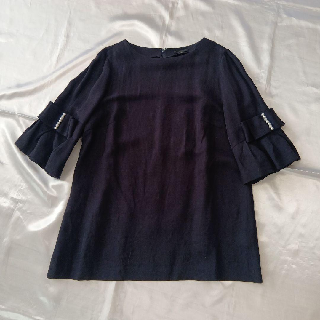 TO BE CHIC44 ネイビー 五分袖チュニックリボンパールボタン