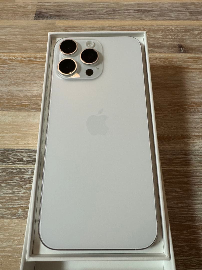 【極美品】iPhone16 Pro Max 256GB SIMフリー ホワイ