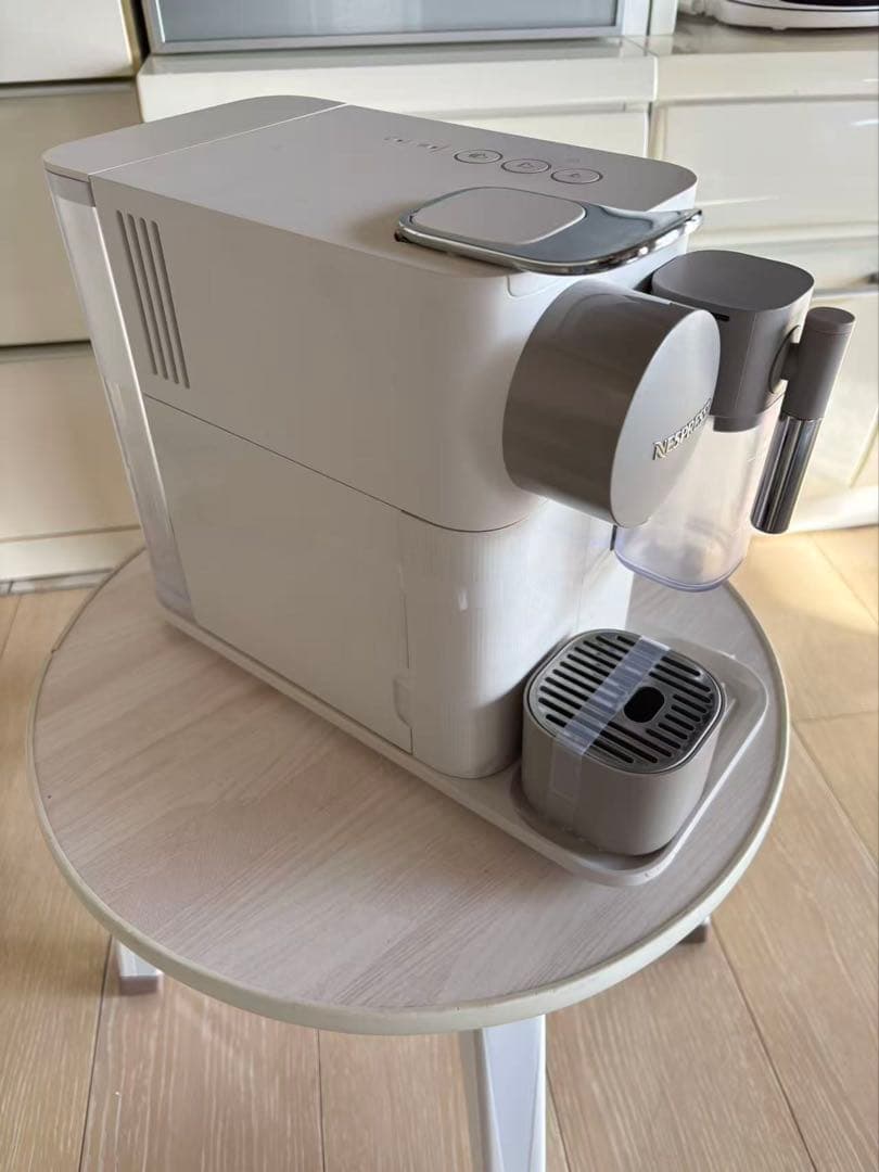 ネスプレッソ　F111 カプセル式コーヒーメーカー　ラティシマ•ワン