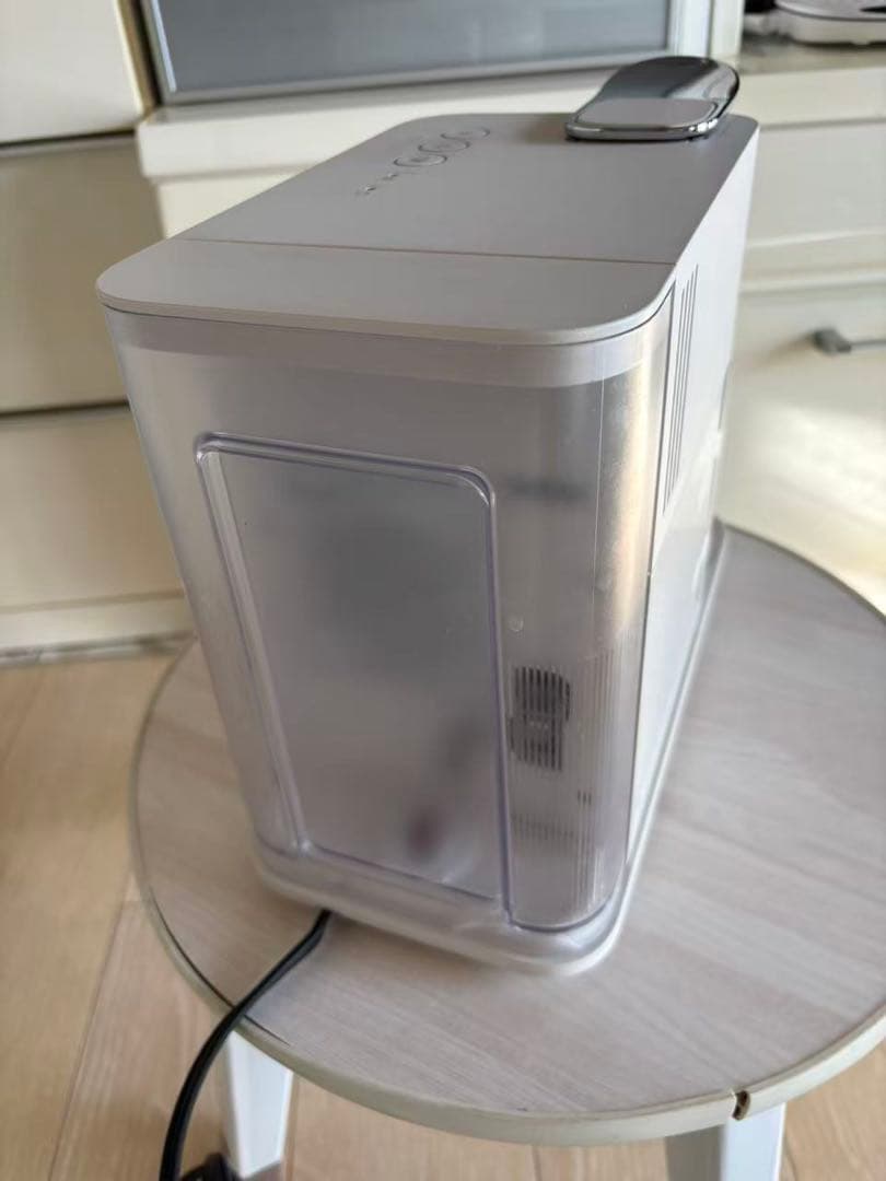 ネスプレッソ　F111 カプセル式コーヒーメーカー　ラティシマ•ワン