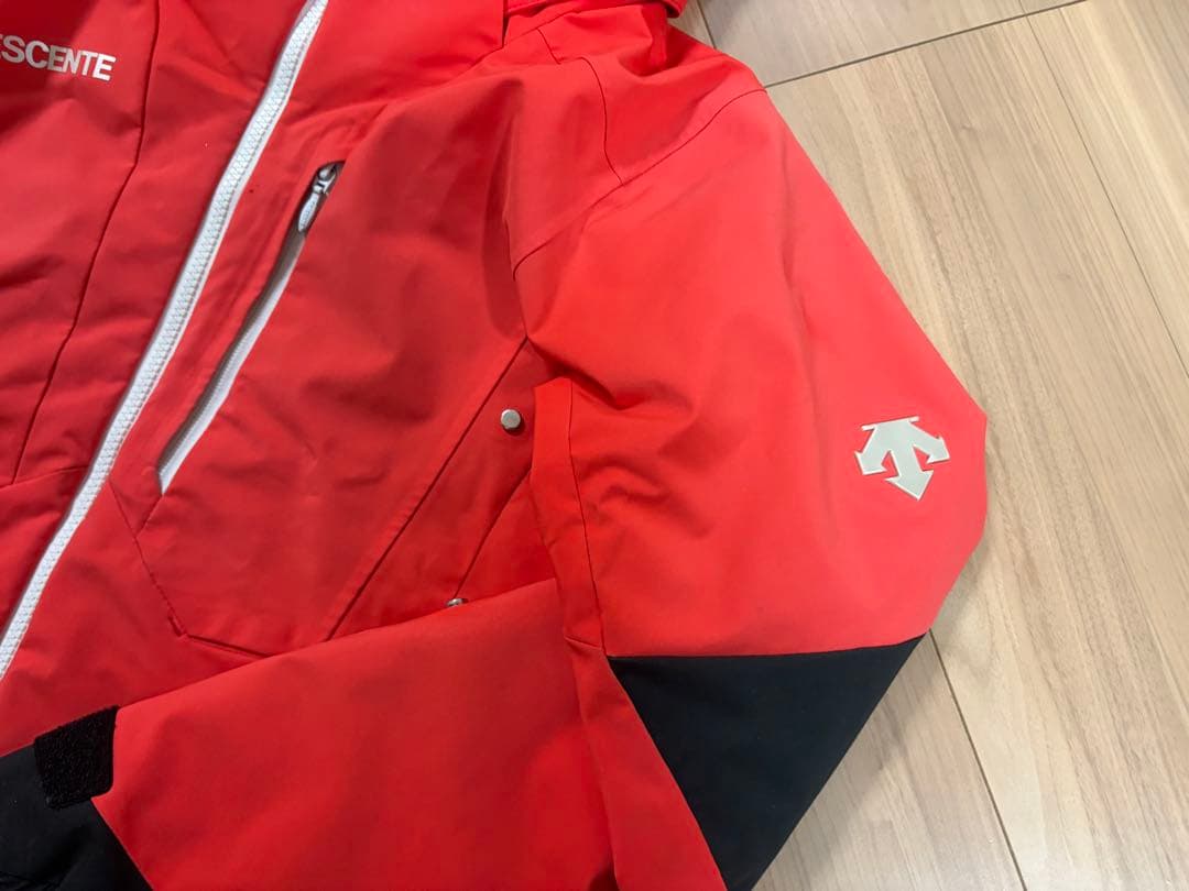 ★送料無料・美品★お洒落　デサント　スキーウエア SAJ デモ　技術選