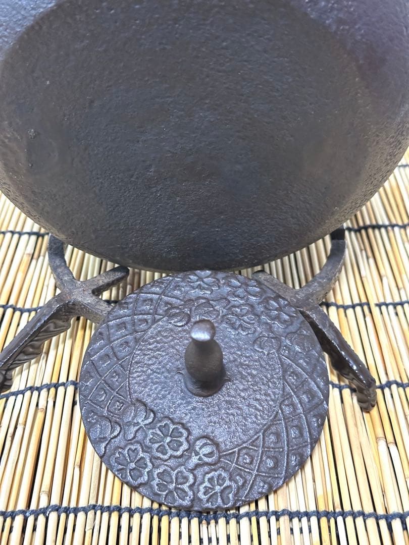 未使用品、栞付　岩手県奥州 佐秋鋳造所 佐藤守巨造 真作保証　南部鉄瓶 南部鉄器