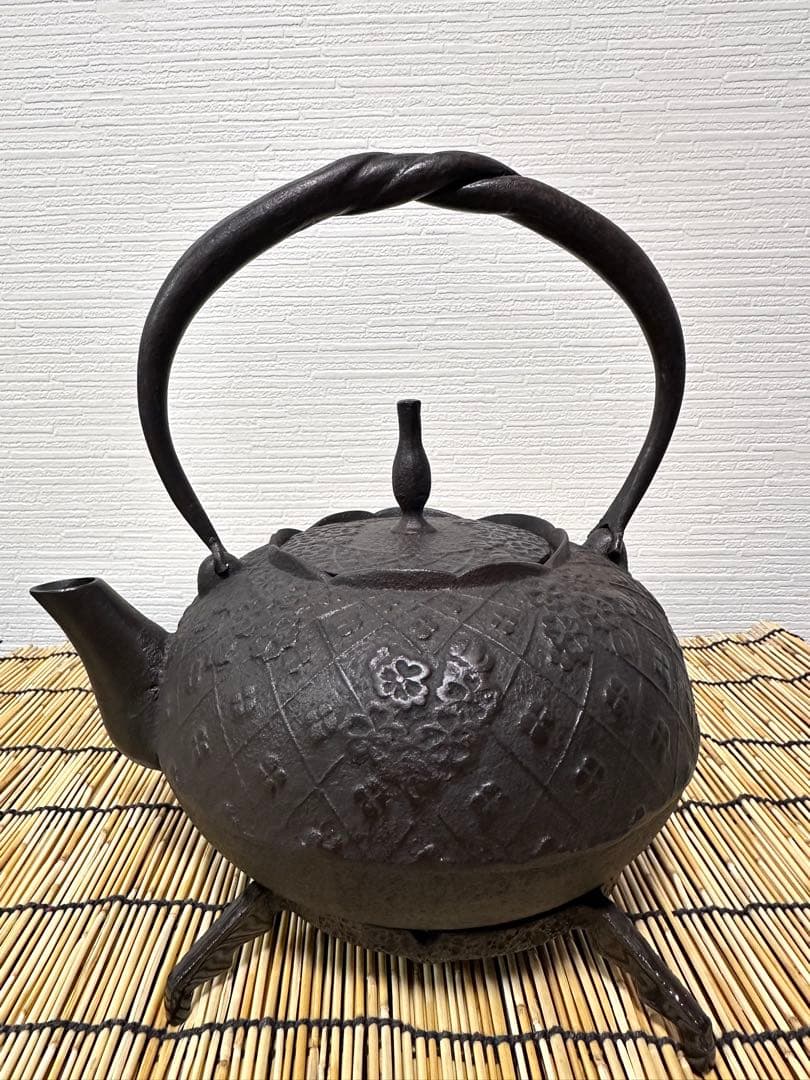 未使用品、栞付　岩手県奥州 佐秋鋳造所 佐藤守巨造 真作保証　南部鉄瓶 南部鉄器