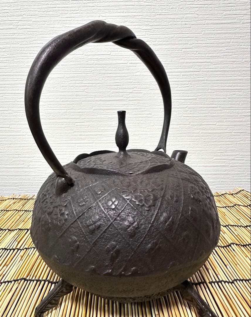 未使用品、栞付　岩手県奥州 佐秋鋳造所 佐藤守巨造 真作保証　南部鉄瓶 南部鉄器