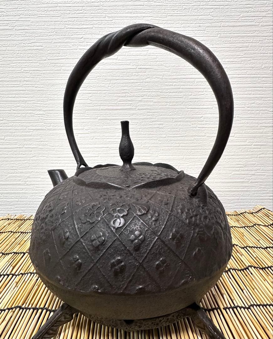 未使用品、栞付　岩手県奥州 佐秋鋳造所 佐藤守巨造 真作保証　南部鉄瓶 南部鉄器