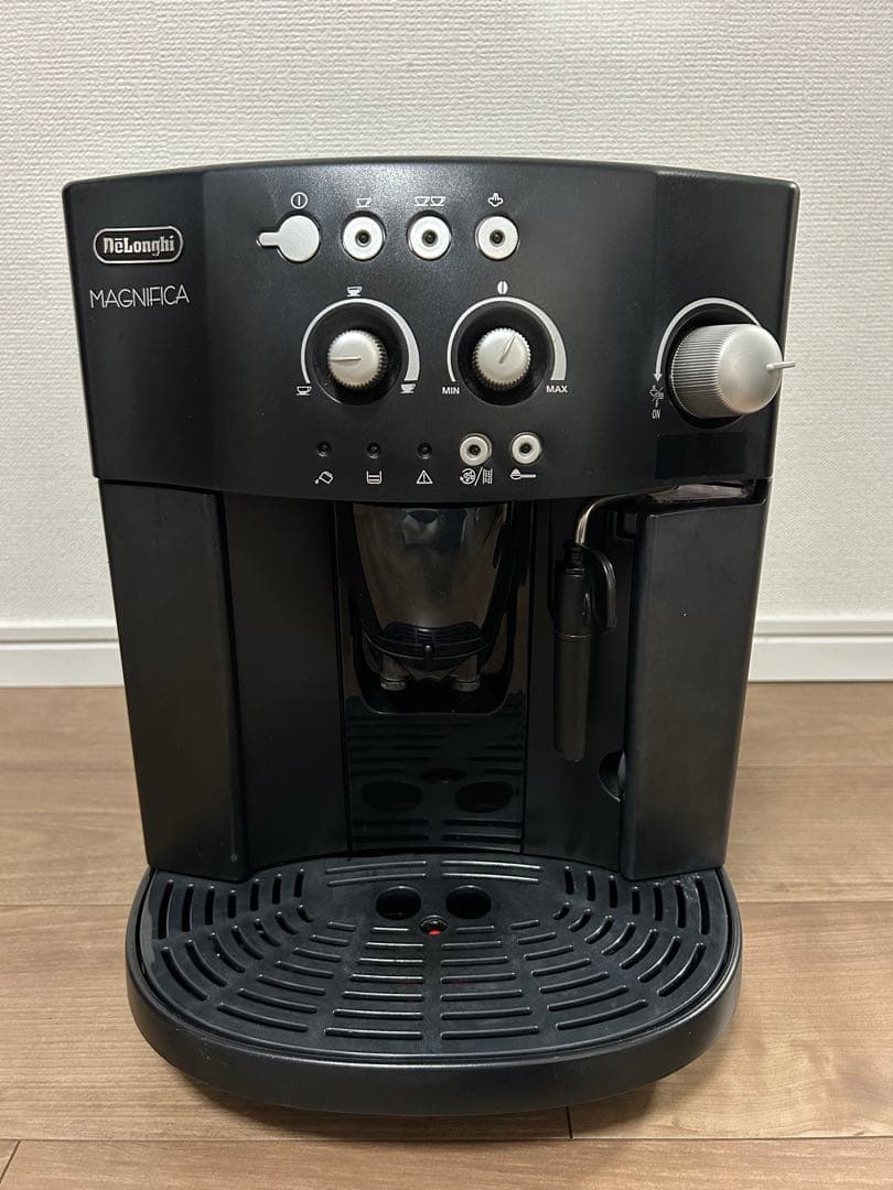 完動品　デロンギ　マグニフィカ　全自動コーヒーマシン　ESAM1000SJ