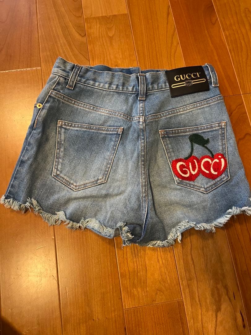 GUCCI チェリー刺繍 デニムショートパンツ
