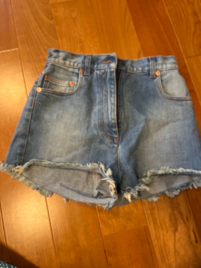 GUCCI チェリー刺繍 デニムショートパンツ