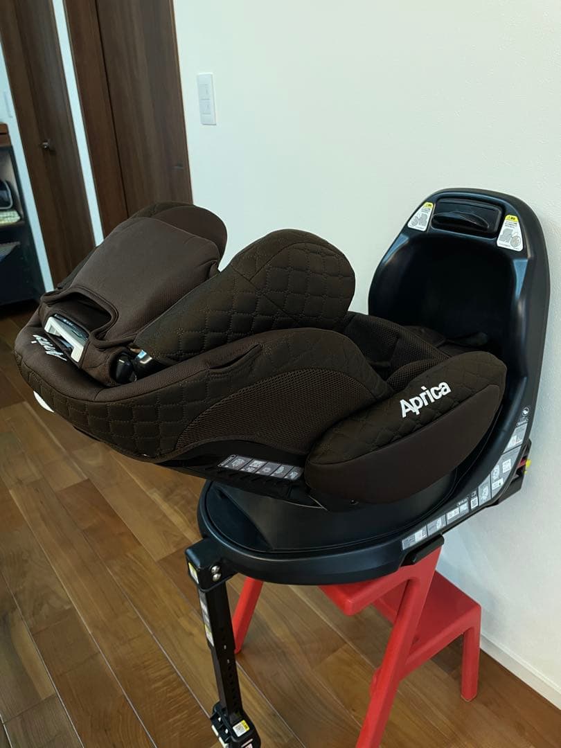 Aprica フラディアグロウ　ISOFIX DX インテリジェンスブラウン