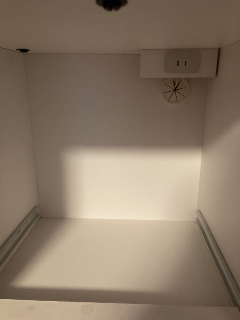 ニトリ　ホワイト食器棚 ガラス扉付き