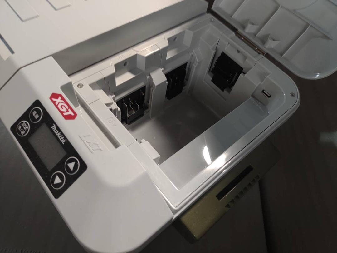 マキタ充電式保冷温庫　CW-001G　動作品