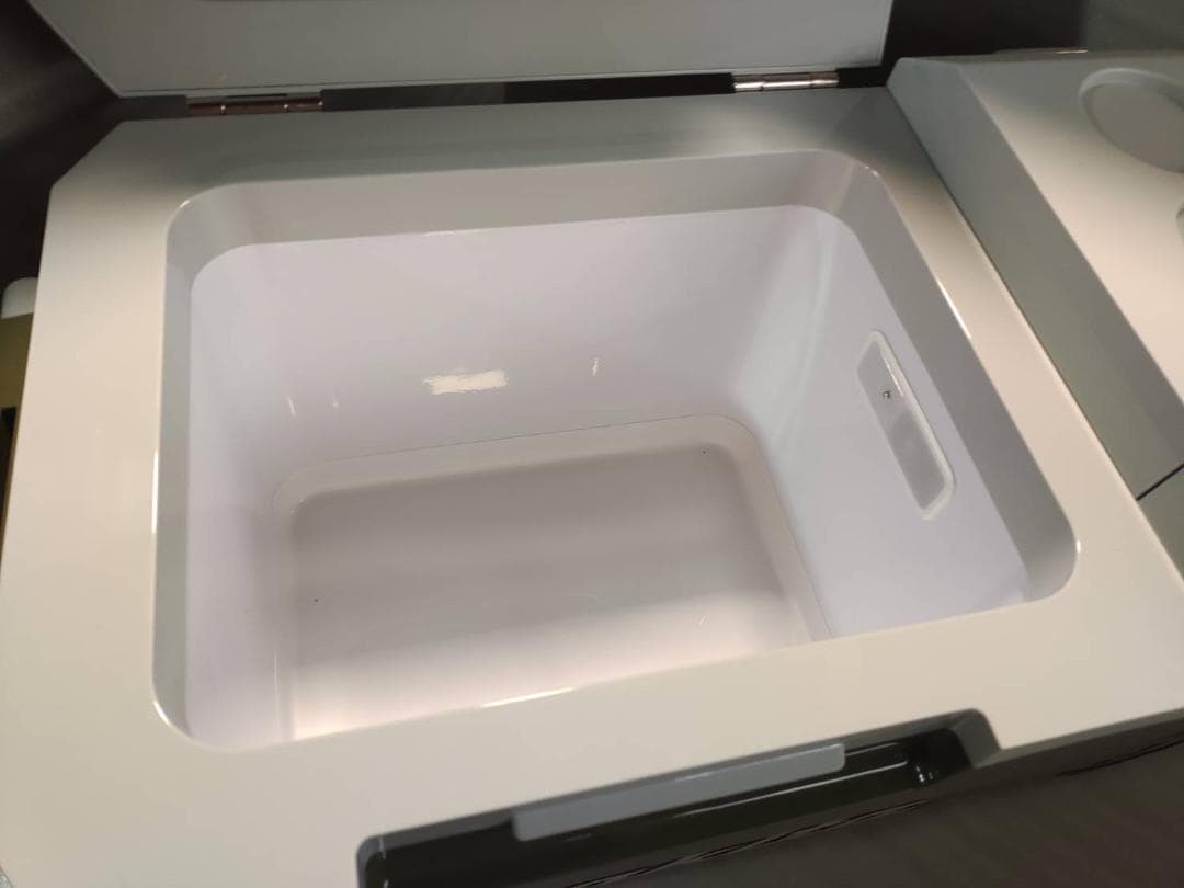 マキタ充電式保冷温庫　CW-001G　動作品