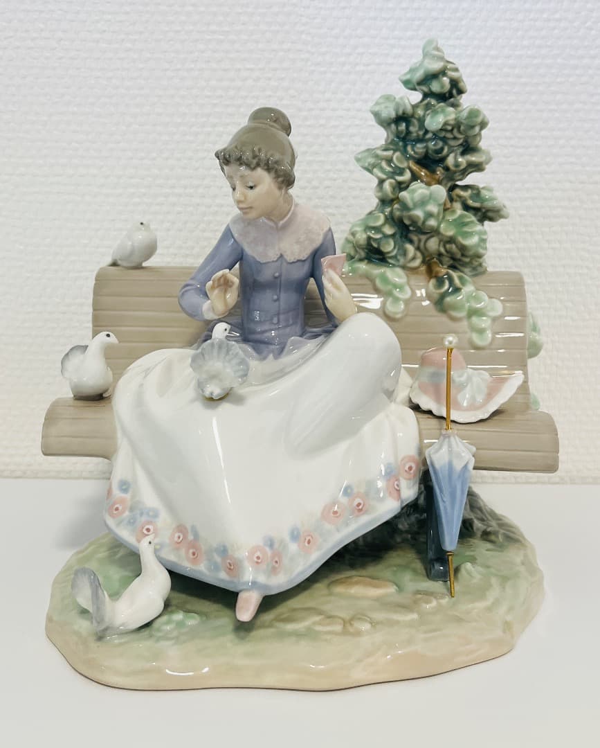 LLADROリアドロ『Feeding The Pigeons』01005428