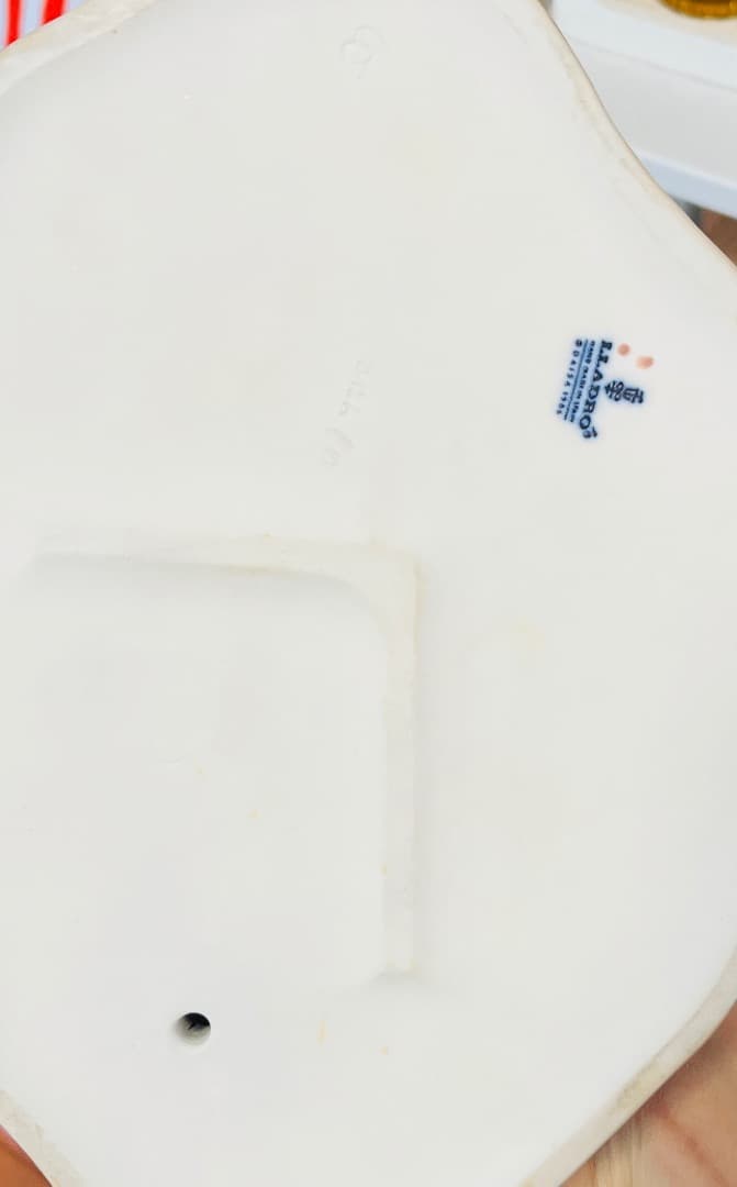 LLADROリアドロ『Feeding The Pigeons』01005428