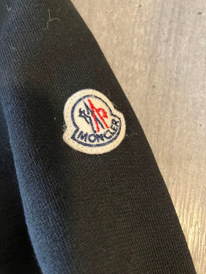 Moncler モンクレール　ダウンとコンビのパーカー　斜めジップ