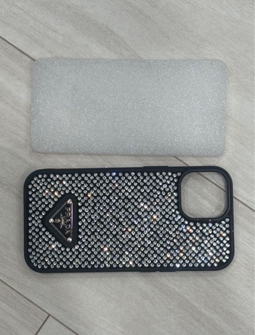 PRADA ストーン装飾 iPhone15ケース
