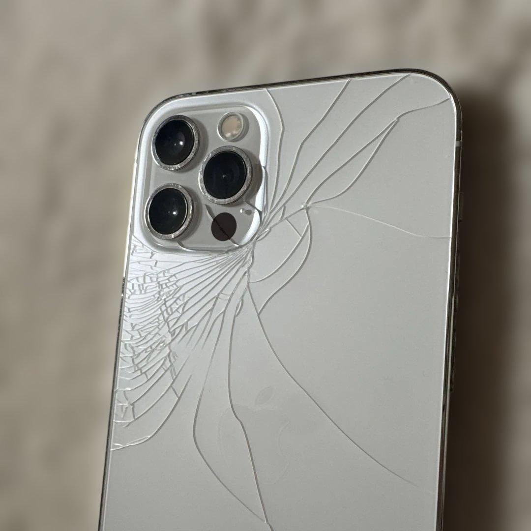 【最終値下げ】iPhone 12Pro ホワイト 背面ひび割れ 箱あり