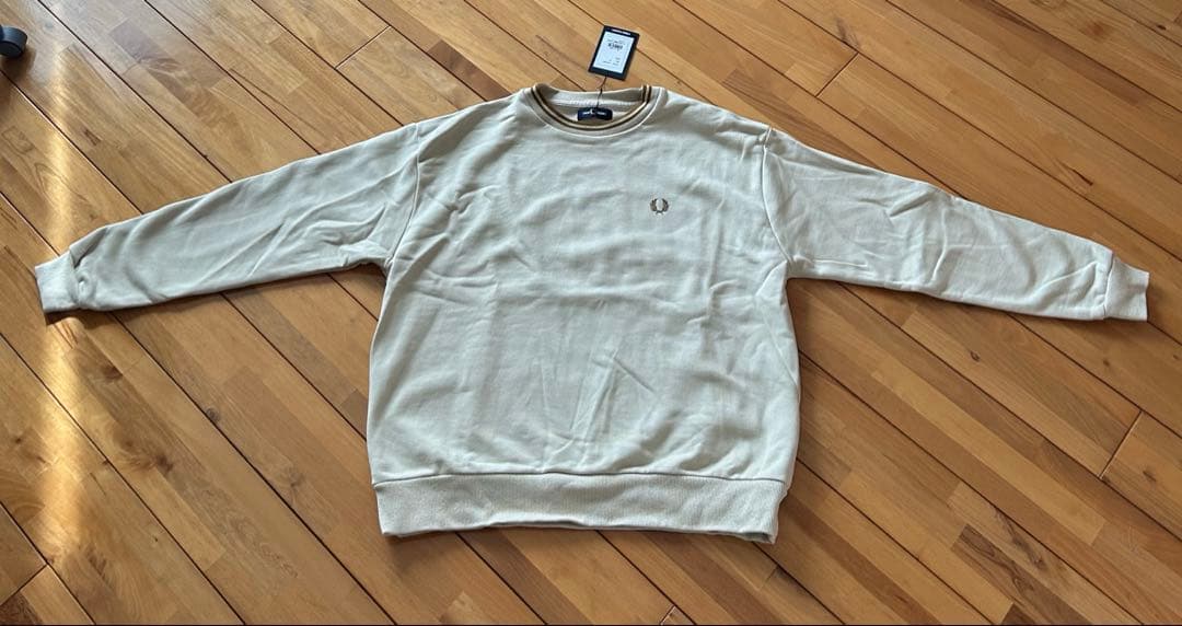 フレッドペリー　スウェット　オートミール　ベージュスウェット裏起毛タグ付き未使用