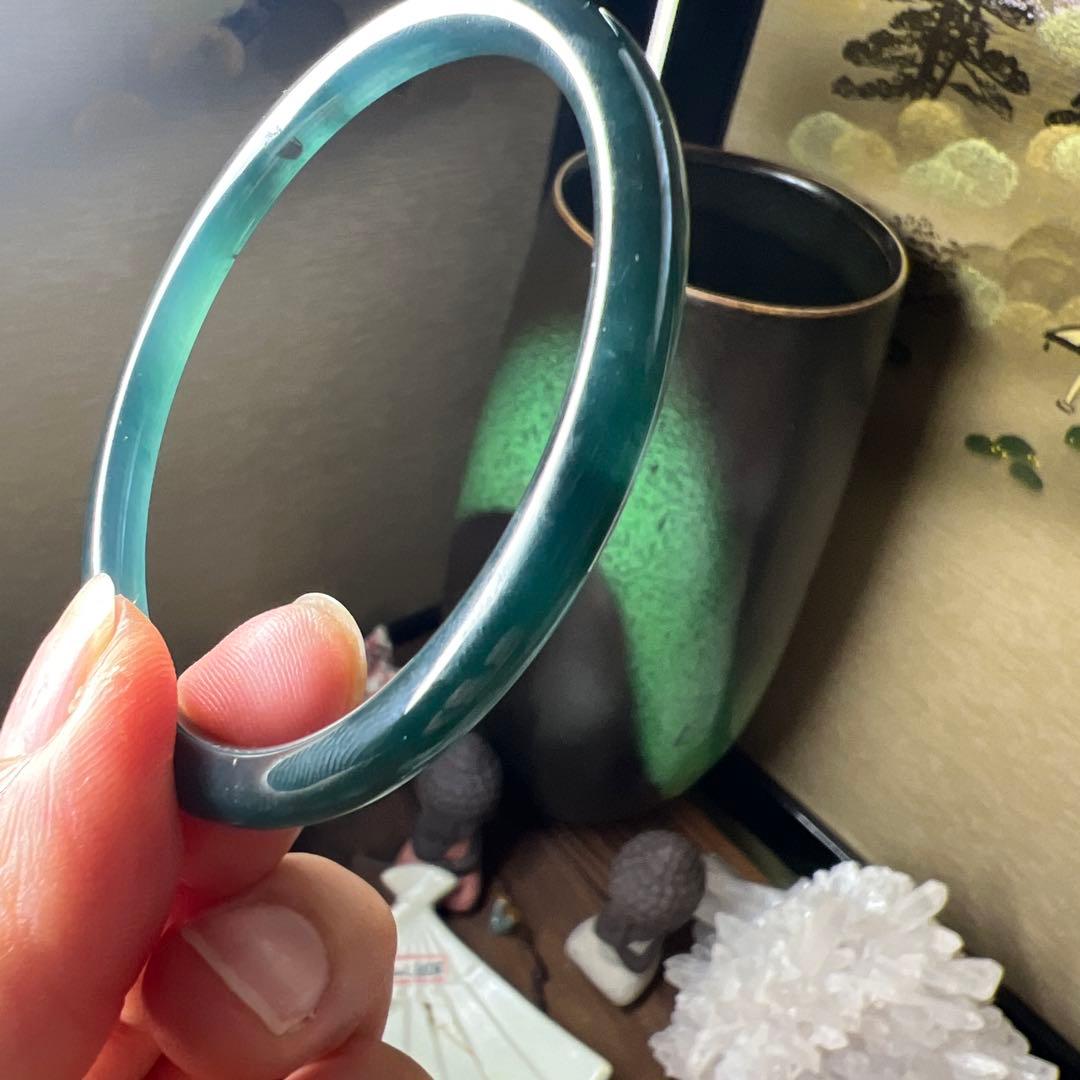 本翡翠、ネイビー、幽緑細身バングル　〜58.5