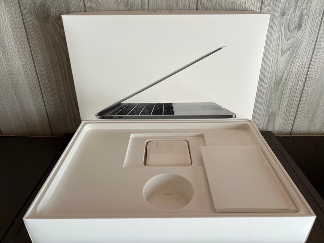 【即使用可・箱付】MacBook Pro 2017 13インチ128GB 8GB