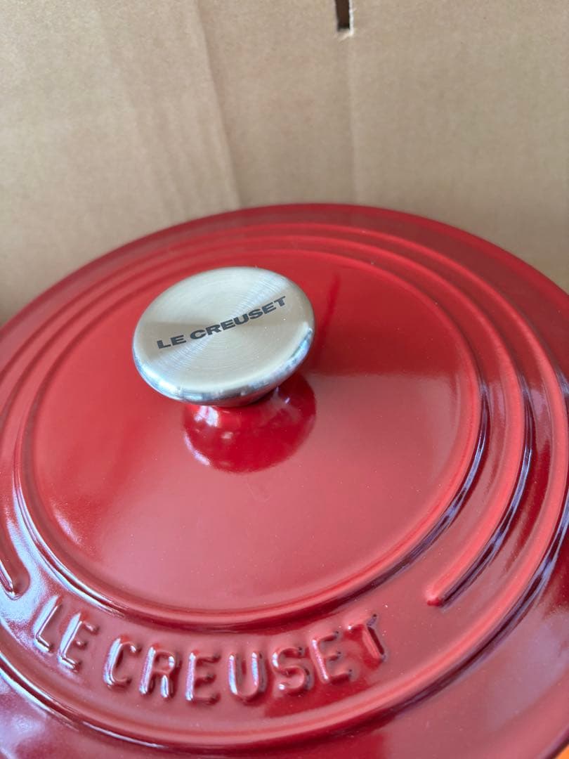 ルクルーゼ　ココット・ロンド 22cm ガーネット (ブラックマットホーロー)