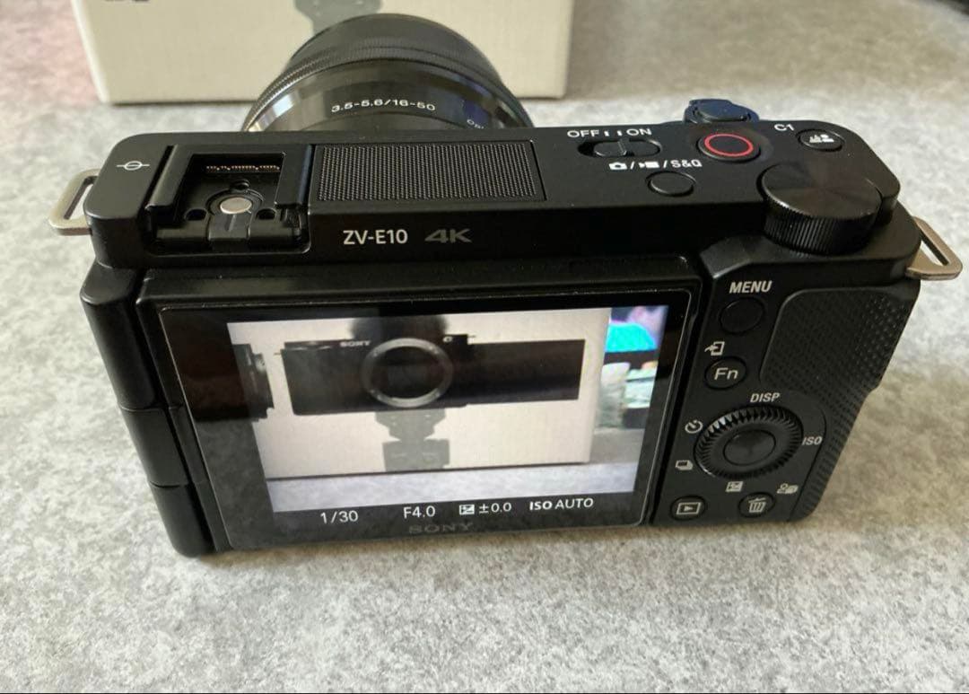 Sony ZV-E10 ミラーレスカメラ 本体　レンズ付き　33f1.4AF