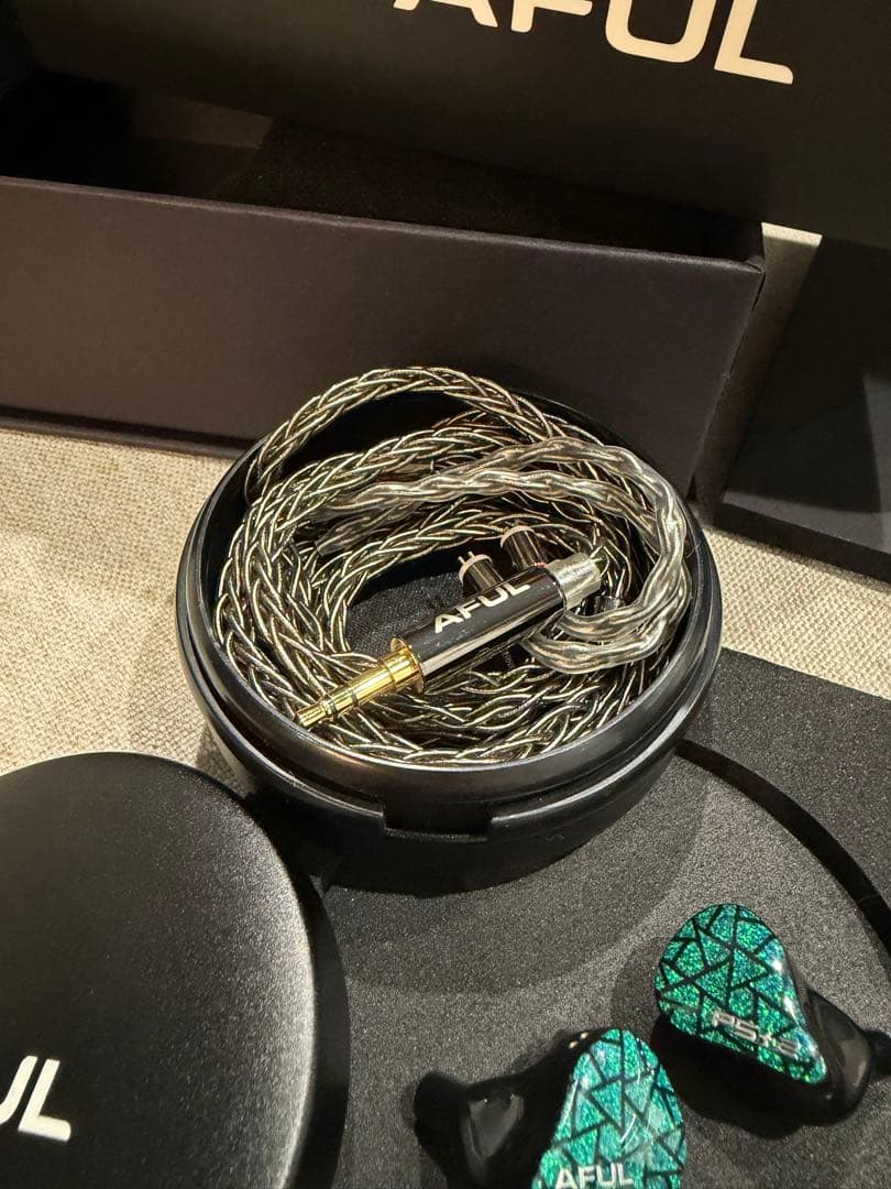 AFUL performer5+2の3.5mmプラグ