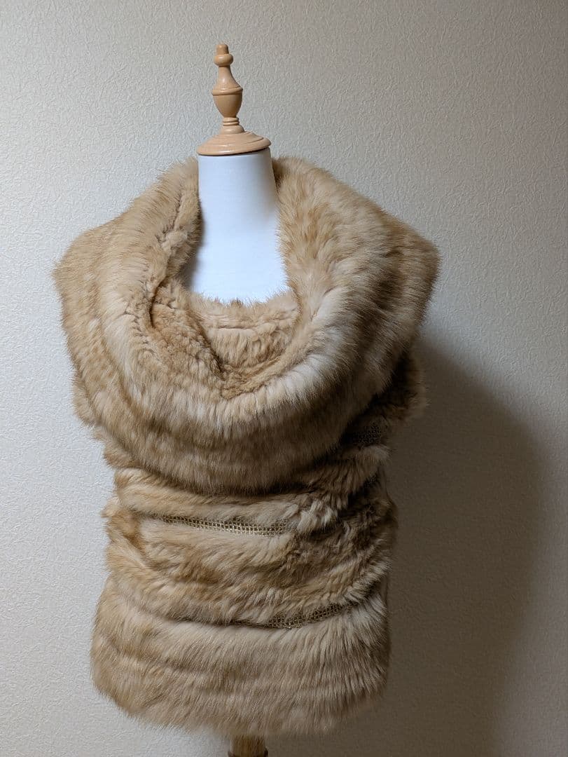 ハーフコート、筒型ベージュファーオープンフロントベスト　ポンチョ