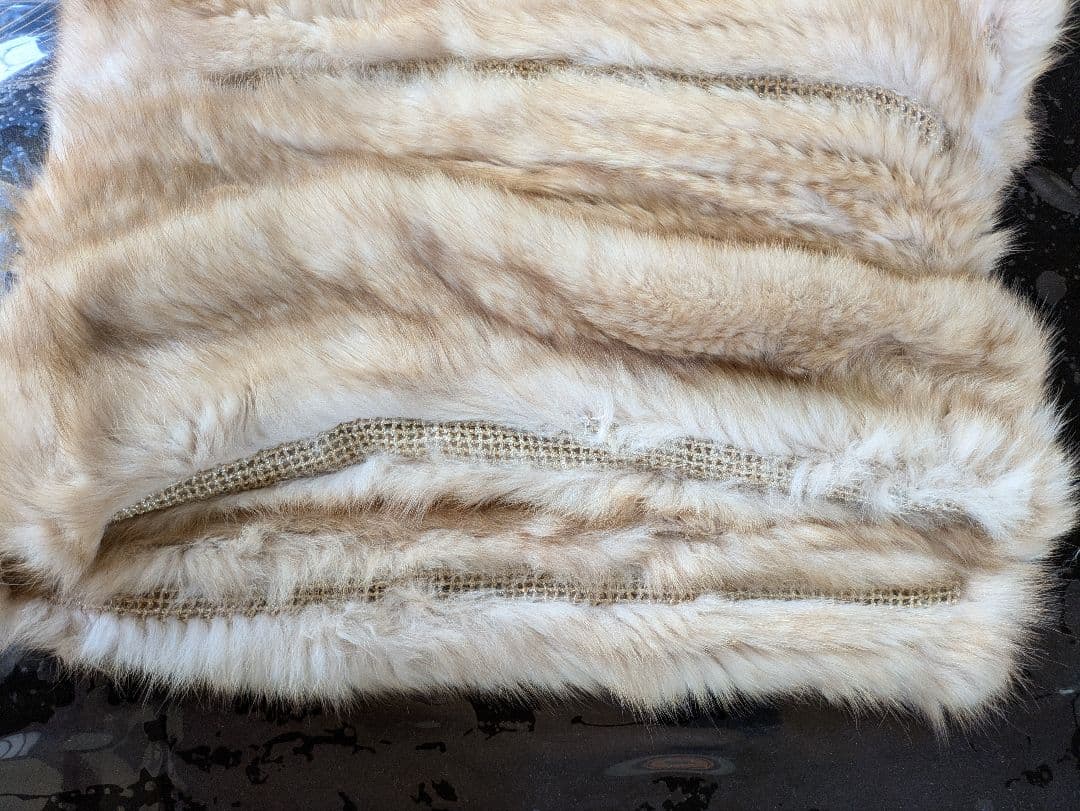 ハーフコート、筒型ベージュファーオープンフロントベスト　ポンチョ