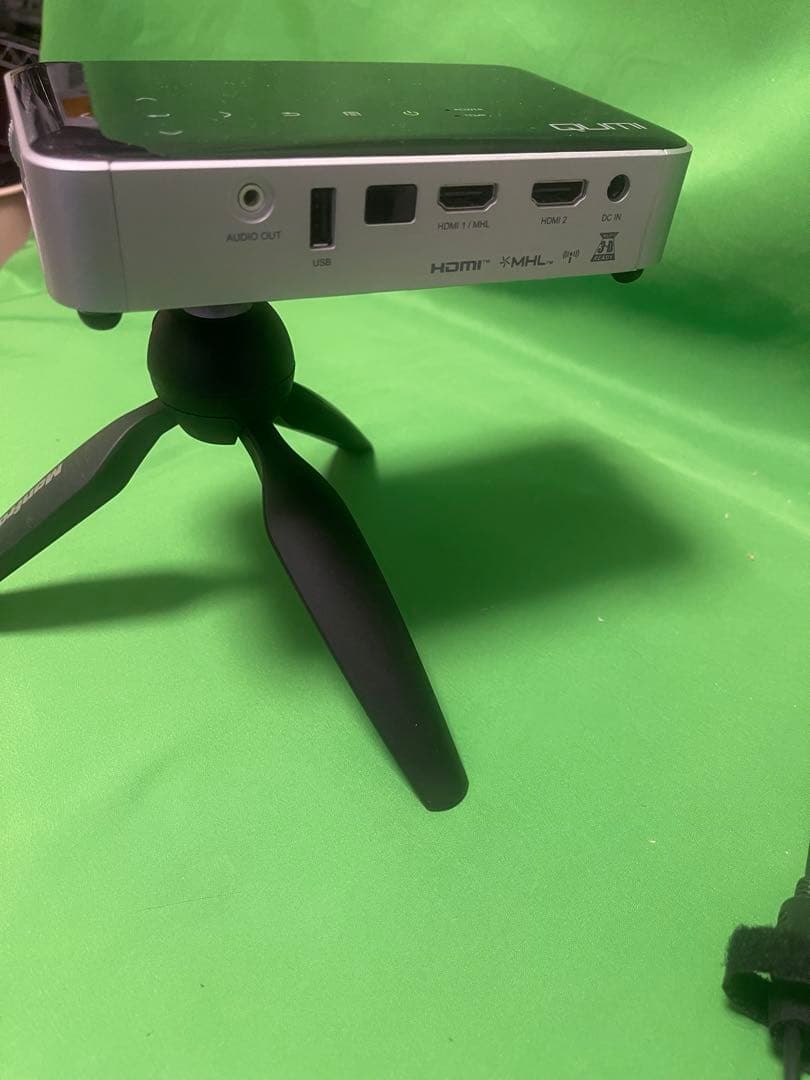 QUMI Q6-BKプロジェクター