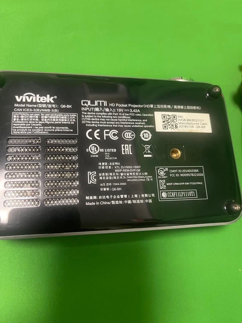 QUMI Q6-BKプロジェクター