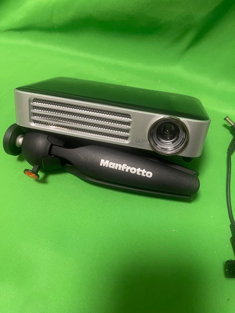 QUMI Q6-BKプロジェクター