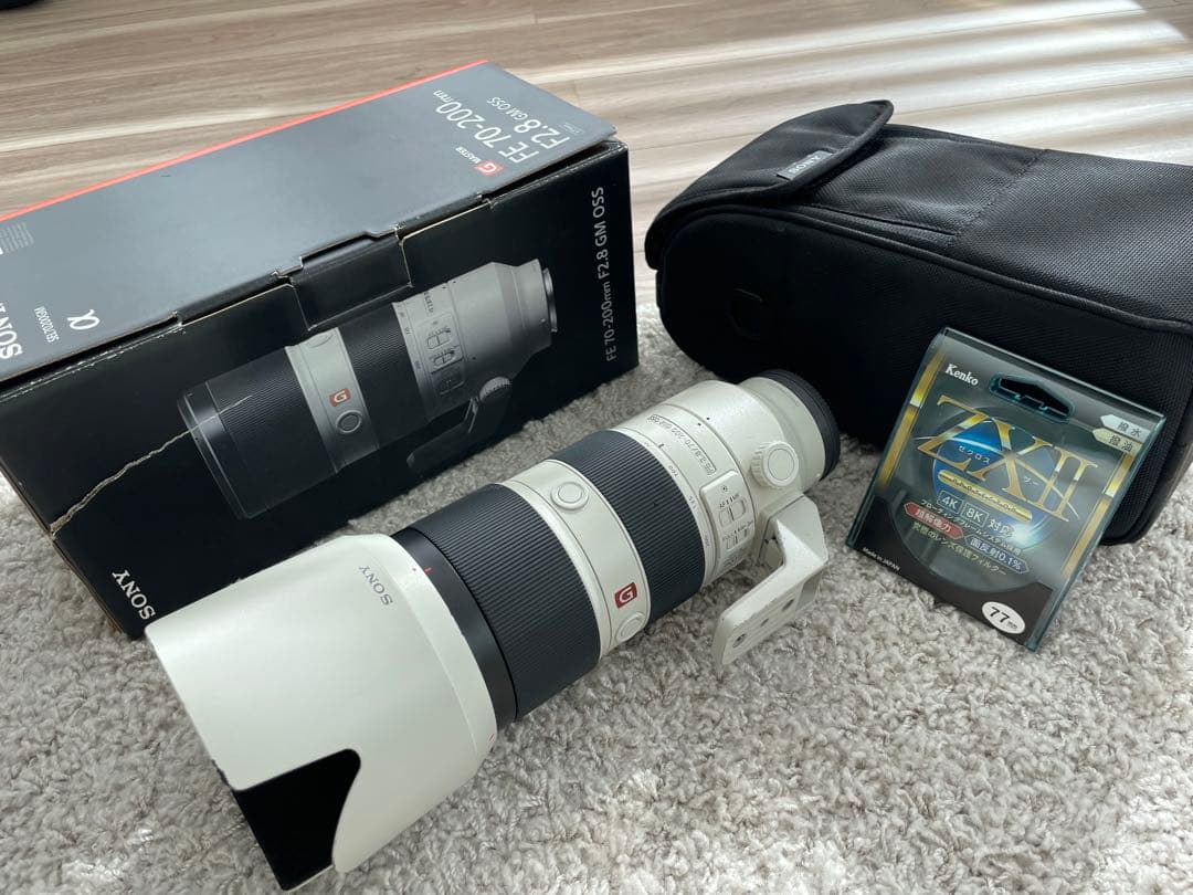 レッド　Sony FE 70-200mm F2.8 GM レンズ