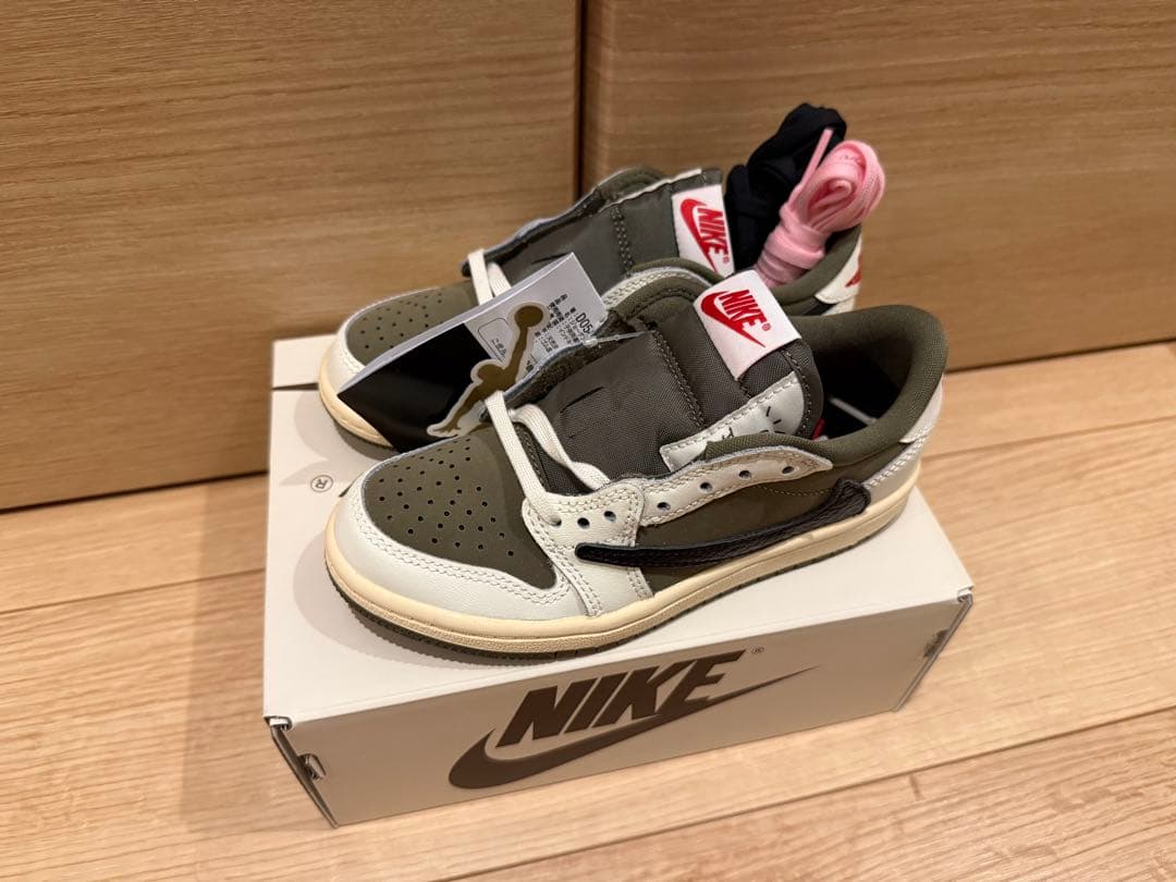 Nike Air Jordan 1 Low × Travis Scott