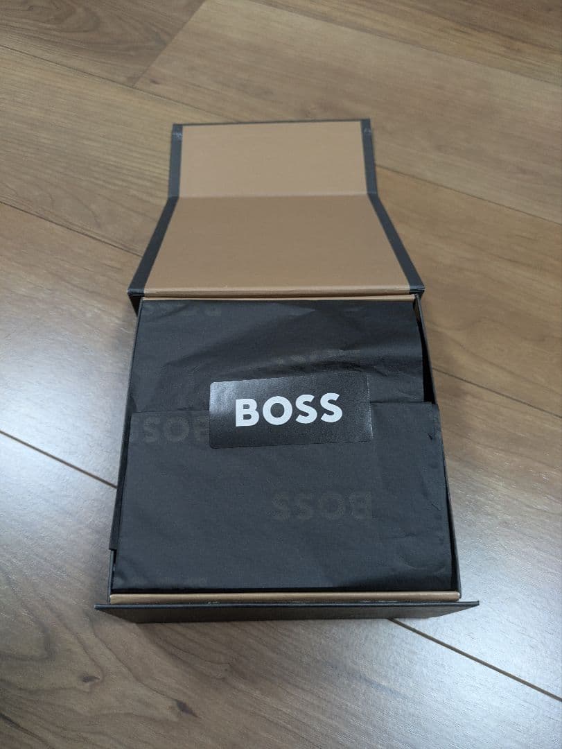 【新品タグ付/定価2.2万円】BOSS シルク100% ポケットチーフ