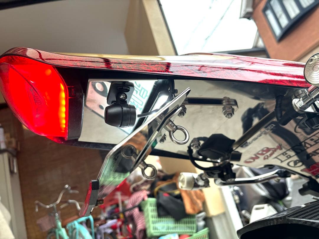 スペース　ポリッシュナンバー敷板とフェンダーレスブラケット