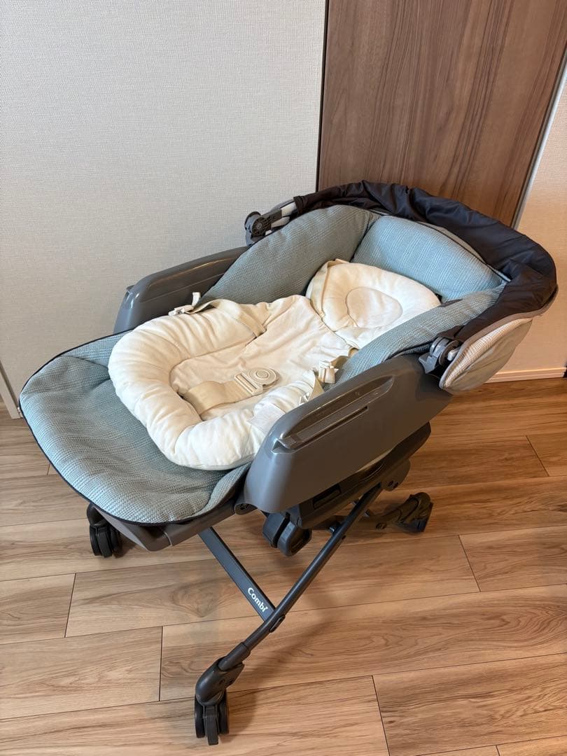 Combi スウィングベッド&チェア ネムリラ AUTO SWING BEDi