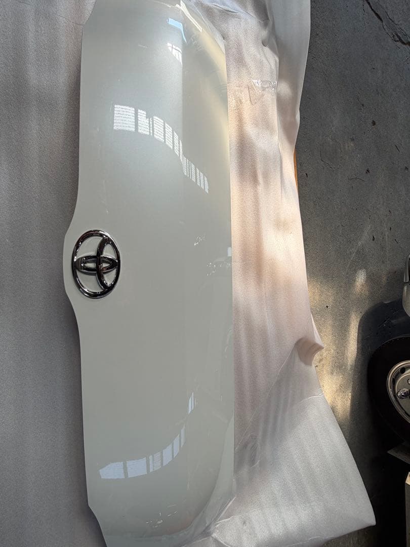 ハイエースボンネット