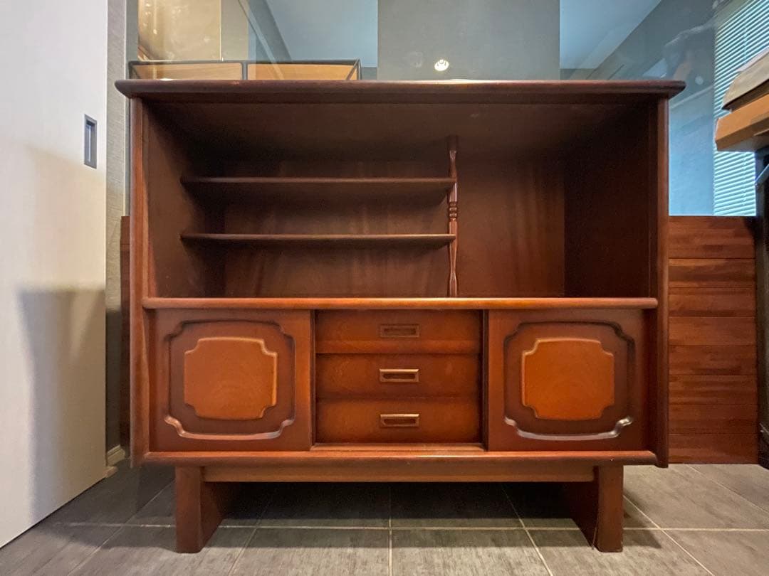 momo 1970年代 サペリマホガニー材天然木 ヴィンテージサイドボード