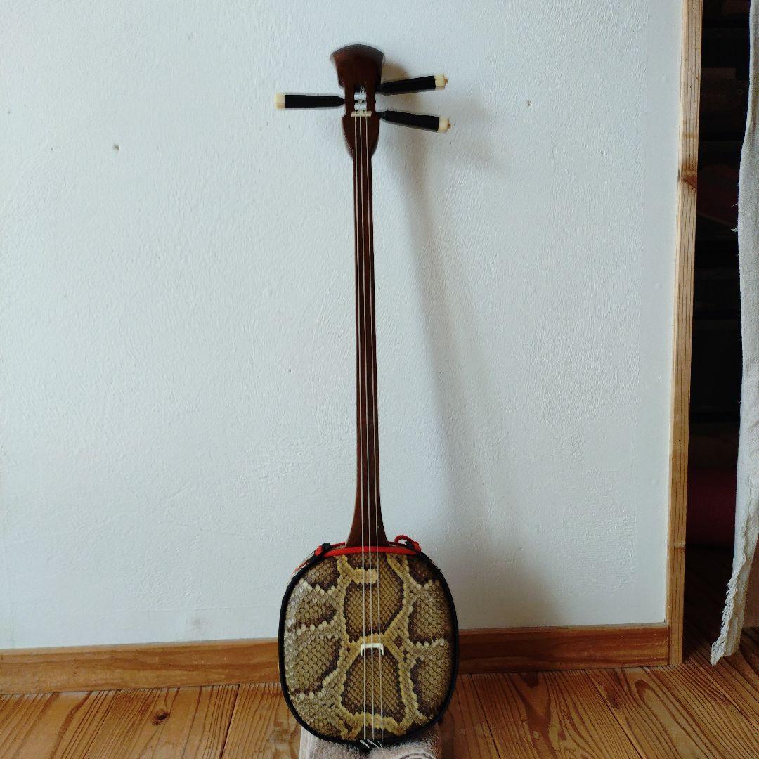三線 本体 ヘビ皮製 バチ付き　ケース付き