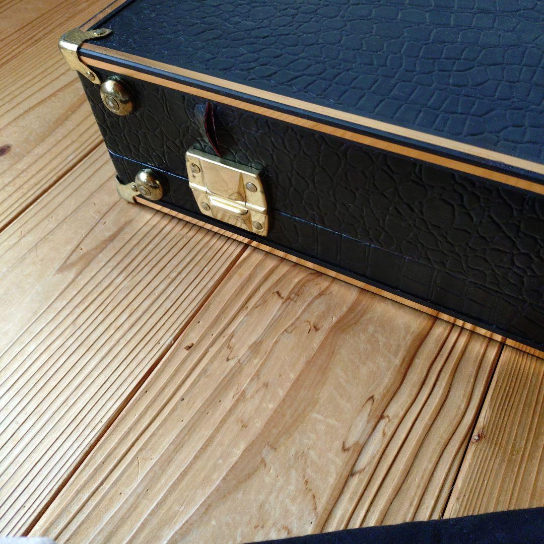 三線 本体 ヘビ皮製 バチ付き　ケース付き