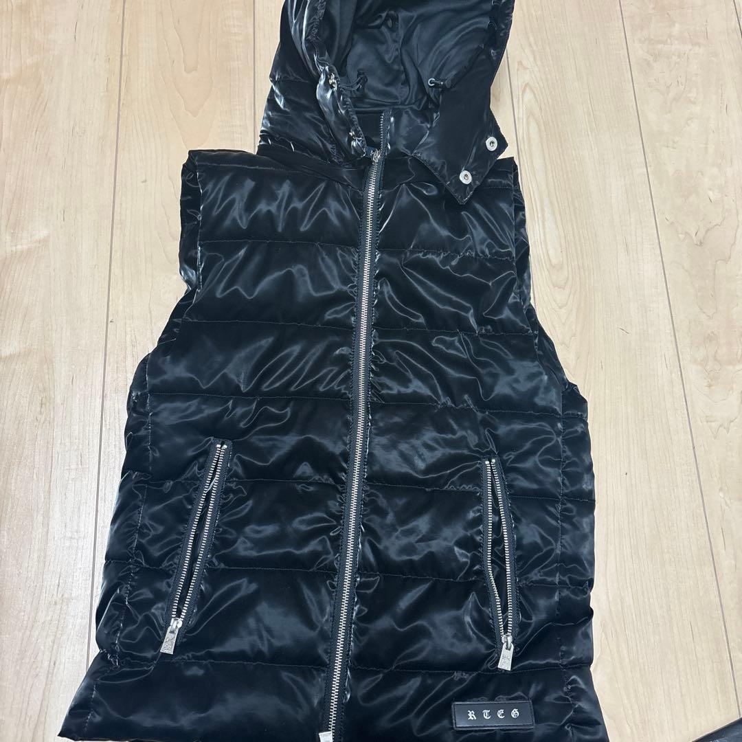 AMBITIONS フード付き黒ベスト