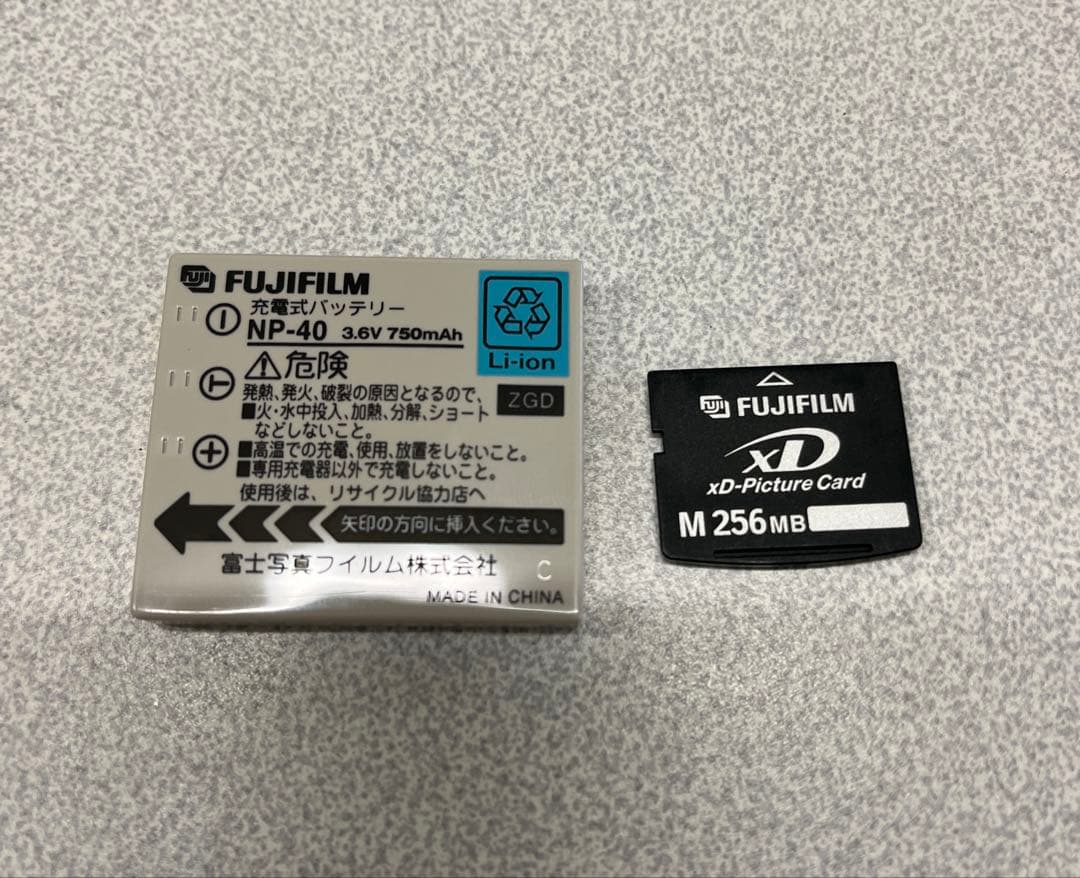 FUJIFILM デジカメ FinePix Z2 デジカメ　コンデジ