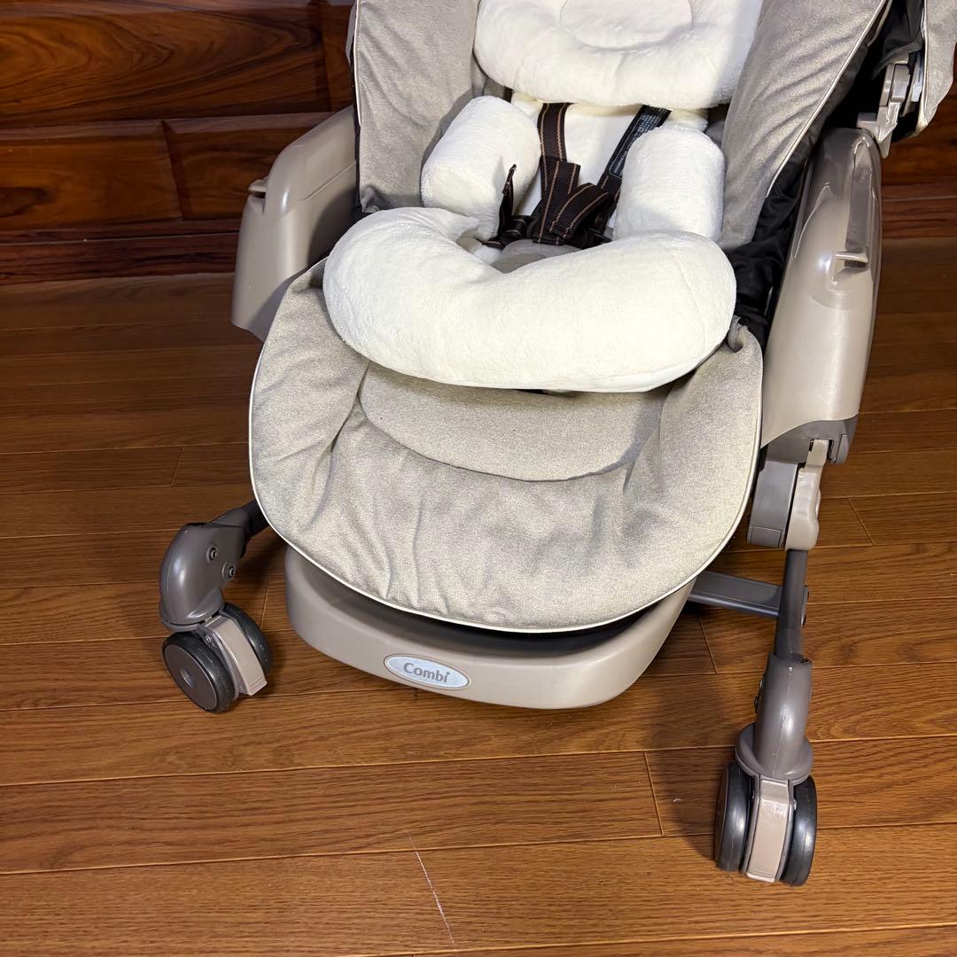 超美品 combi オートスウィング ネムリラ 電動ハイローチェア ドーム付き