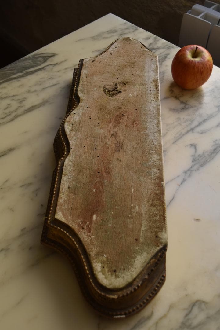 難有フランス19世紀　シャビーシックな金のリボンレリーフのグローブドマリエの台座