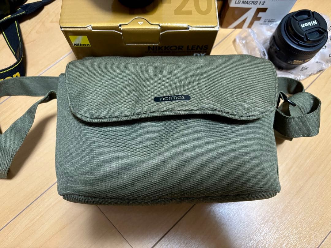 Nikon D3300と標準、広角、望遠、単焦点レンズ、説明書、バッグ付き