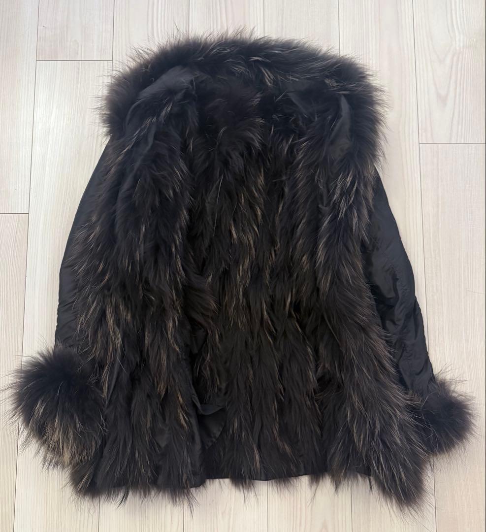 ジャケット・アウター Down Jacket with Raccoon Fur Trim